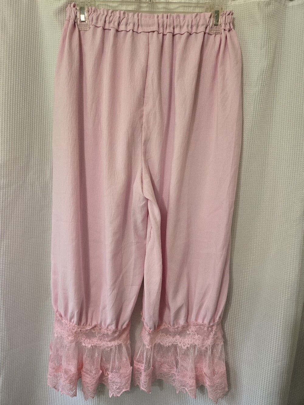 Women's Pink Lace-Trim Capri Pants - Picture 4 of 5